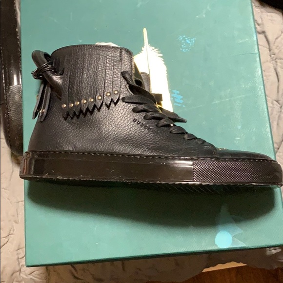 Shoes - Picture 4 of 8